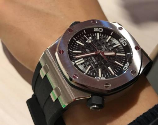 爱彼手表怎么保养洗油？