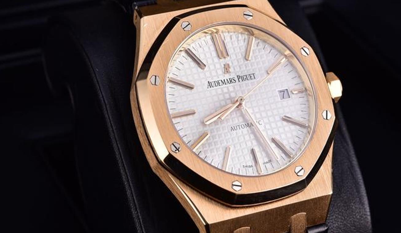 爱彼手表表带如何清洗-爱彼技师为您讲解