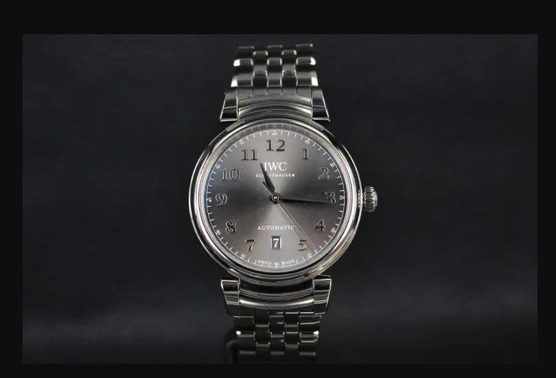 万国手表出现了划痕应该如何进行处理呢？