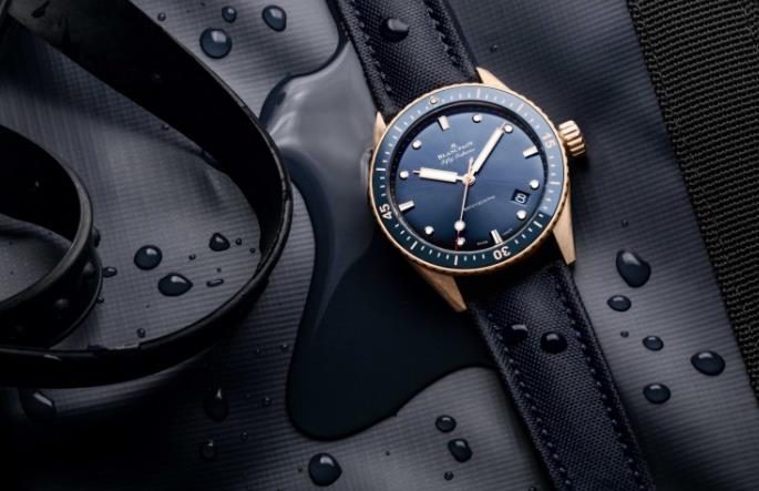 共同材质，大胆颜色 宝珀全新五十噚系列蓝色Sedna金深潜器腕表