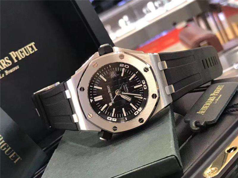 如何去除爱彼手表外壳和表带上的划痕呢？