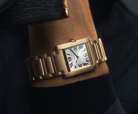 卡地亚推出专为黄金设计的全新 Tank Francaise 系列