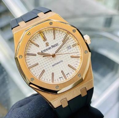 爱彼手表秒针为什么不走了（爱彼皇家橡树大秒针不转的吗?）