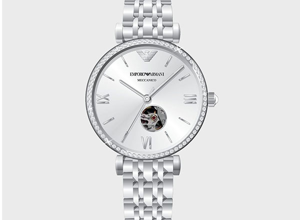 阿玛尼手表起雾的原因是什么?(如何避免手表雾气堆积呢?)