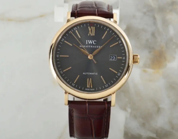 为什么万国手表需要定期洗油保养？