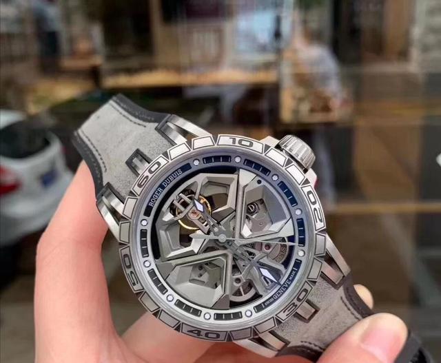 柳州罗杰杜彼维修保养(如何保养你的手表？)