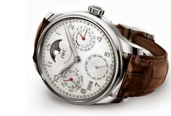 为什么万国手表要洗油保养呢？