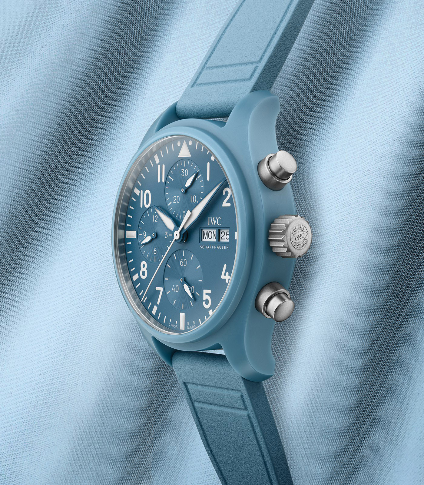 IWC万国表飞行员系列TOP GUN 新增两款浅蓝色计时腕表